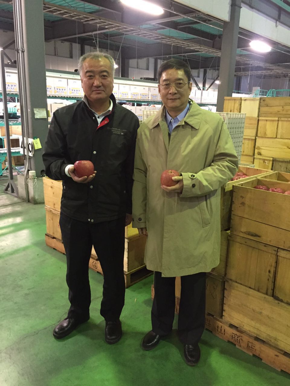 考察青森蘋果汁工廠