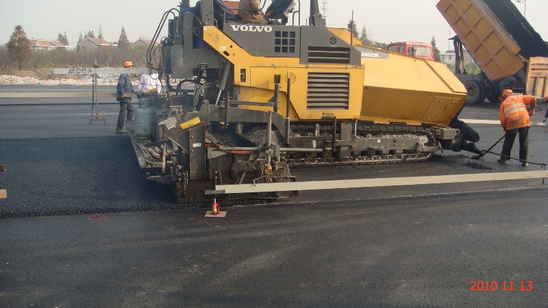 1705298163683374.jpg 73a017176ad11eb84ff0017154f174a1_B19%E5%B2%A9%E6%B2%A5%E9%9D%92%E6%B7%B7%E5%90%88%E6%96%99%E4%B8%8A%E5%B1%82%E9%93%BA%E8%AE%BE%E4%B8%AD-b.jpg